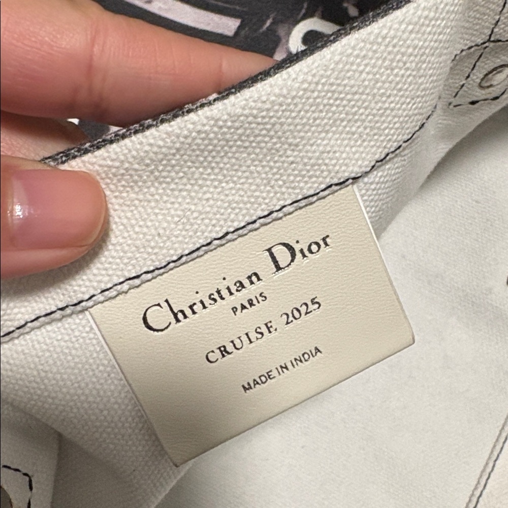 Christian Dior Gleneagles Cruise 2025 Tote Bag - Picture 4 of 9